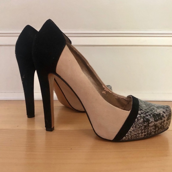 BCBG platform stilettos - Picture 2 of 5